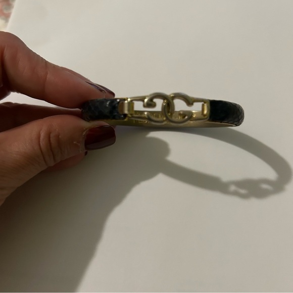 Gucci Gold Logo Bracelet with Black Band - Picture 2 of 9